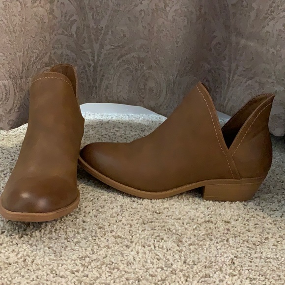 Universal Thread Shoes - Universal Thread brown booties